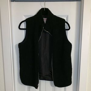 MOSSIMO SUPPLY CO. Black fury vest